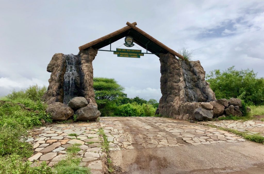 Panneau d'entrée du parc national du lac Manyara