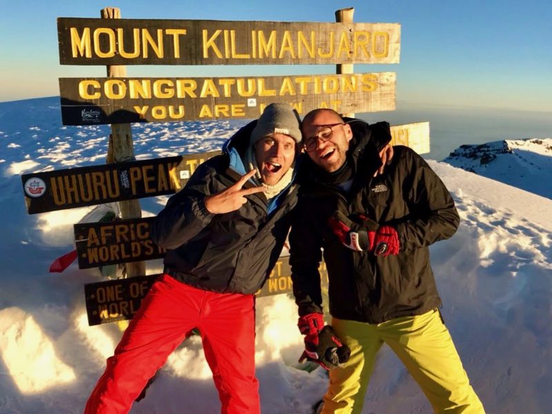 Succès de l'ascension du pic Uhuru, le sommet du Kilimandjaro en Tanzanie