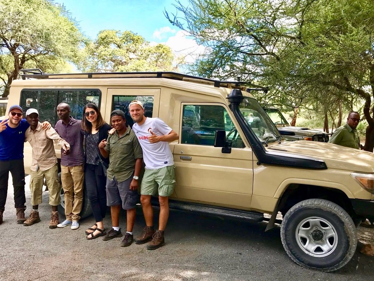 Gruppenfoto nach einer erfolgreichen Safari in Tansania